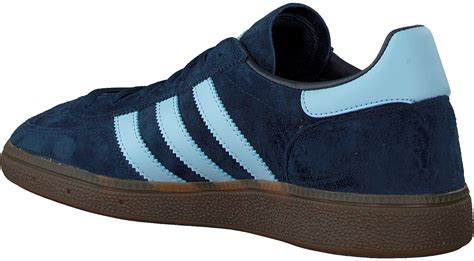 blauwe adidas spezial.